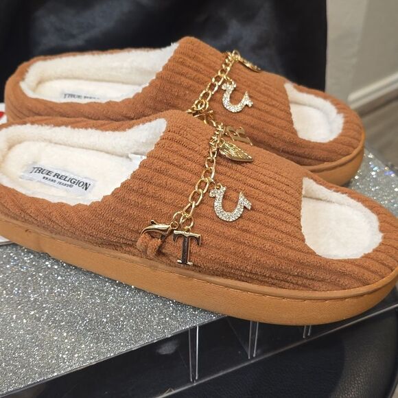 True Religion Logo Charms Indoor/Outdoor Memory Foam Slippers - Picture 6 of 9